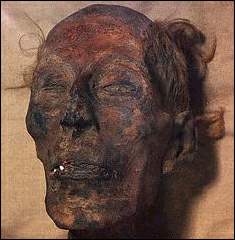 ملف:Amses2mummy1.jpg