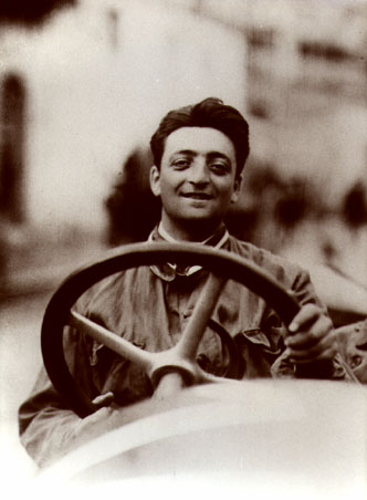 ملف:Enzo Ferrari - Wheel of a racing car.jpg