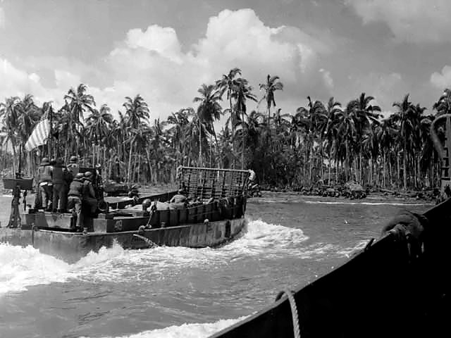 ملف:Close to Leyte beach.jpg
