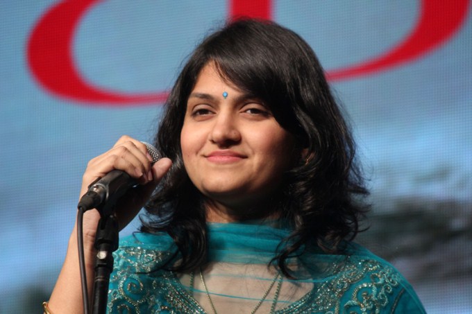 ملف:Singer harini pic.jpg