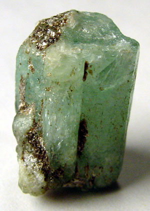 ملف:Emerald rough 300x422.jpg