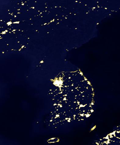 ملف:Korean peninsula at night.jpg