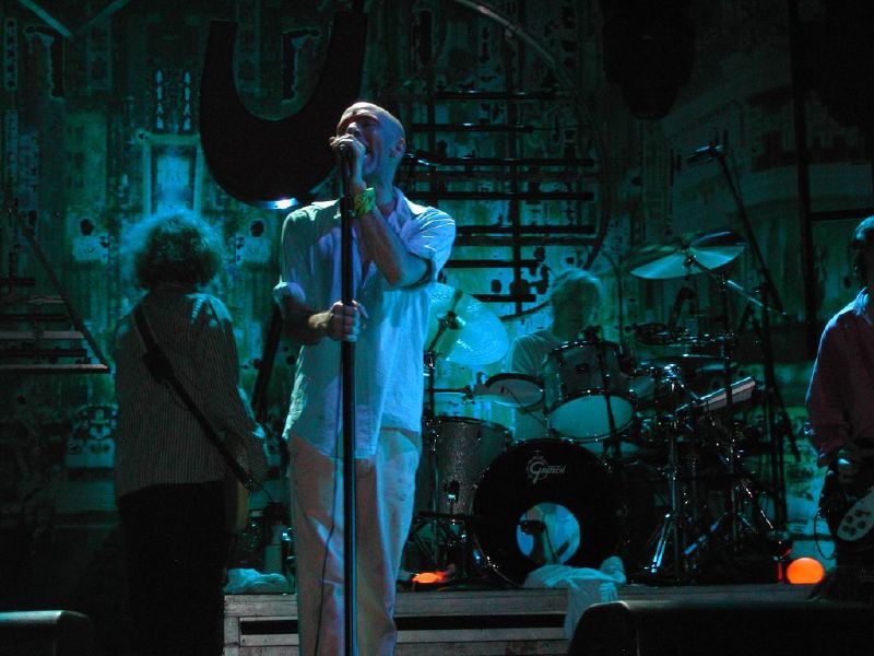 ملف:Padova REM concert July 22 2003 blue.jpg