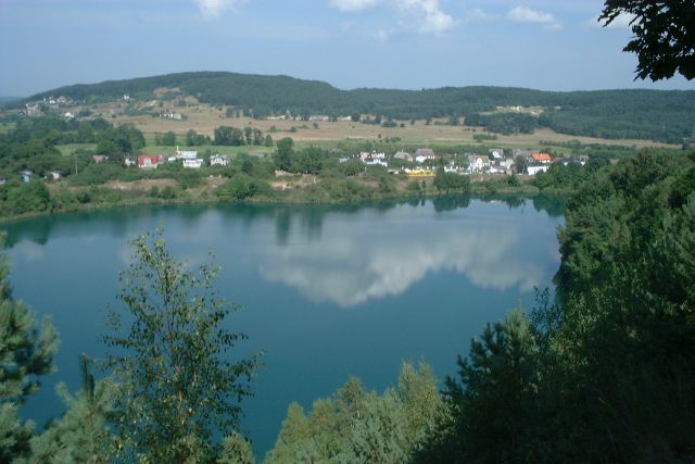 ملف:Poland Turkusowe Lake.jpg