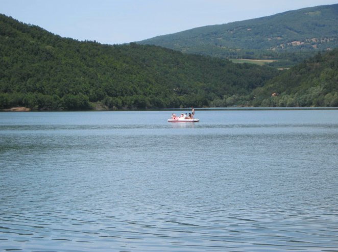 ملف:Bovansko jezero 2.jpg