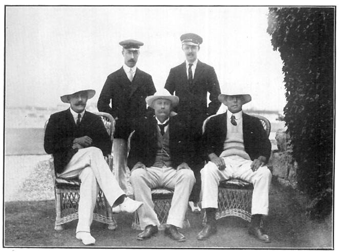 ملف:Crew of Cobweb.jpg