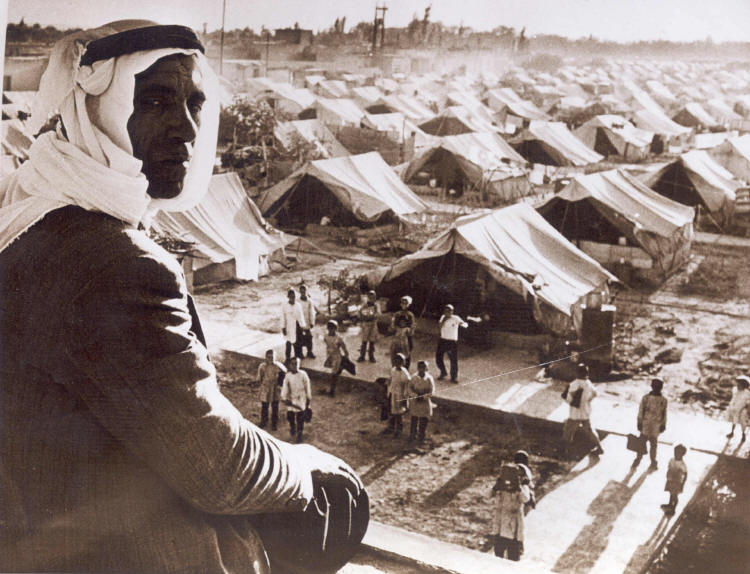 ملف:Man see school nakba.jpg