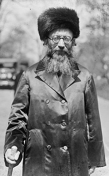 ملف:Abraham Isaac Kook 1924.jpg