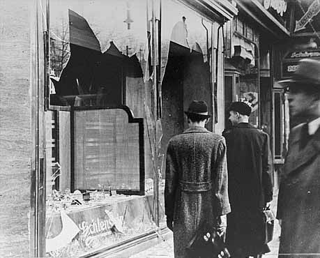 ملف:Kristallnacht example of physical damage.jpg