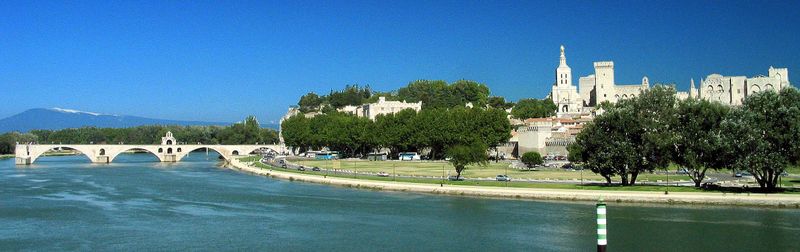 ملف:France Avignon Total 1.jpg