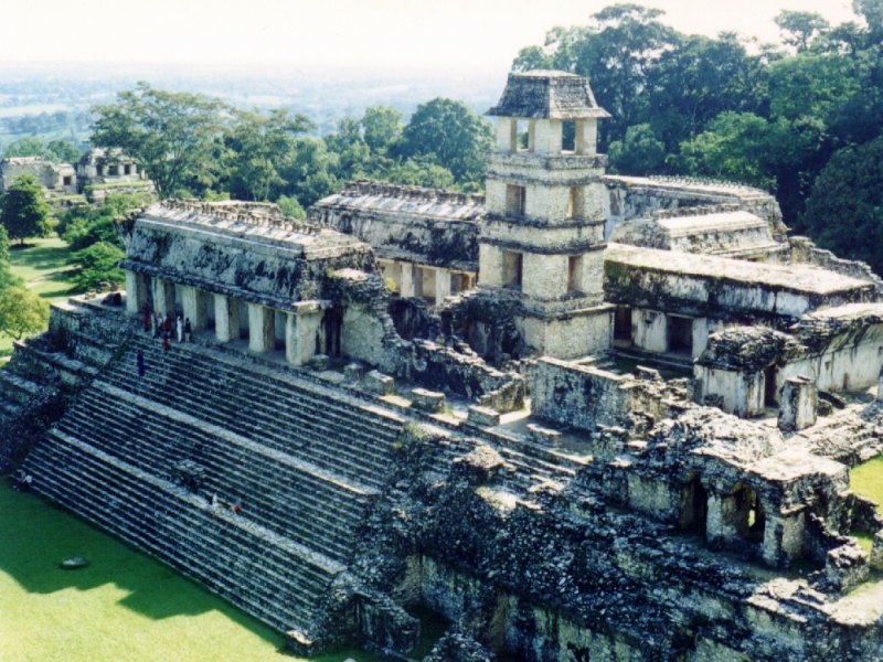 ملف:Grosser Tempel in Palenque.jpg