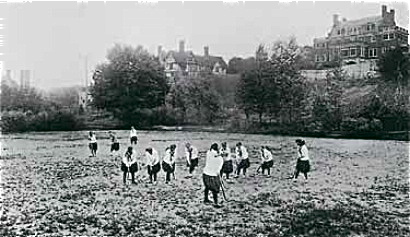 ملف:1918NorthropFieldHockey.jpg