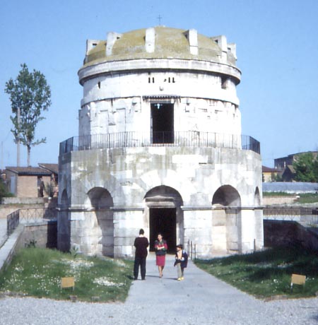 ملف:RavennaMausoleum.jpg
