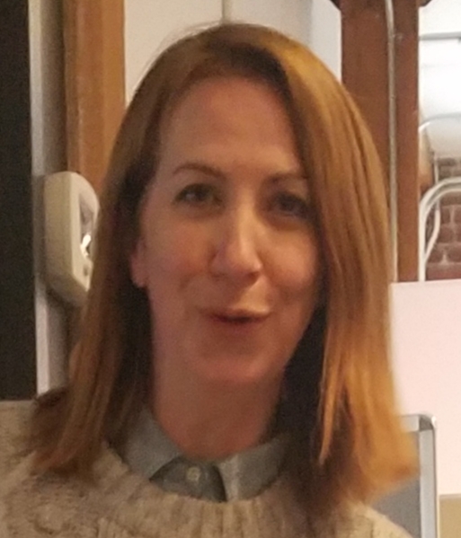 ملف:Mélanie Maynard dehors les studios de CJPX-FM.jpg