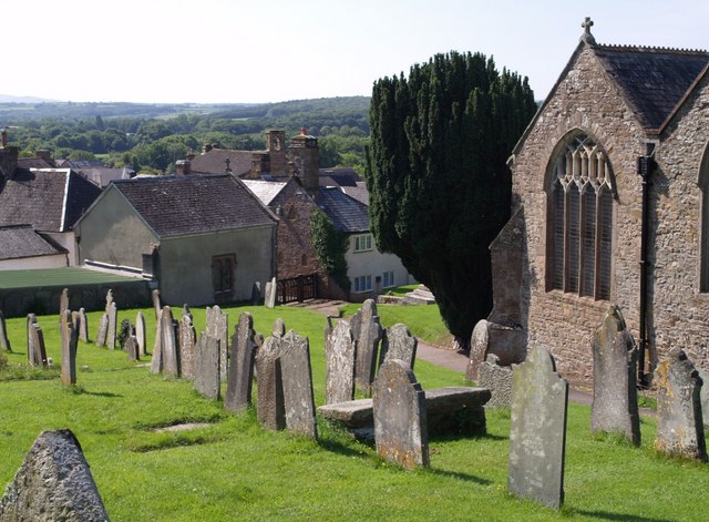 ملف:Churchyard, Hatherleigh.jpg