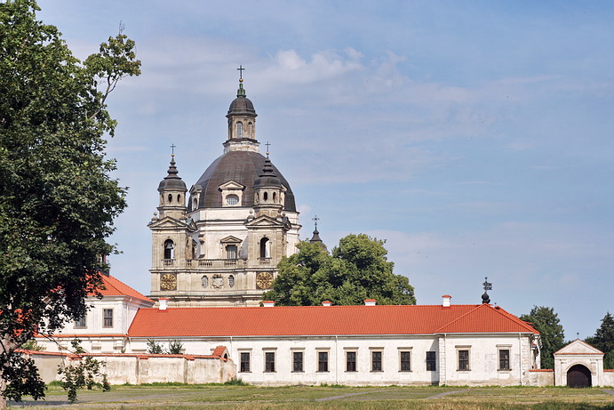 ملف:Pažaislio ansamblis.Ensemble of Pažaislis.jpg