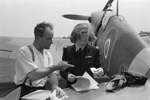 ملف:Faith Bennett signing to collect a spitfire.jpg