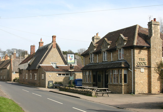 ملف:High Street, Pavenham (geograph 3907265).jpg