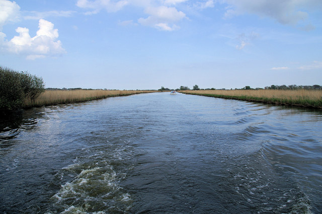 ملف:River Thurne - geograph.org.uk - 802606.jpg