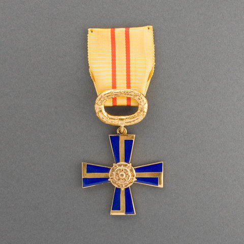 ملف:3rd class of the Cross of Liberty.png
