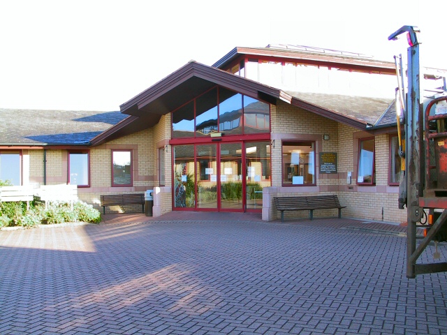 ملف:Deeside Community Hospital - geograph.org.uk - 42952.jpg
