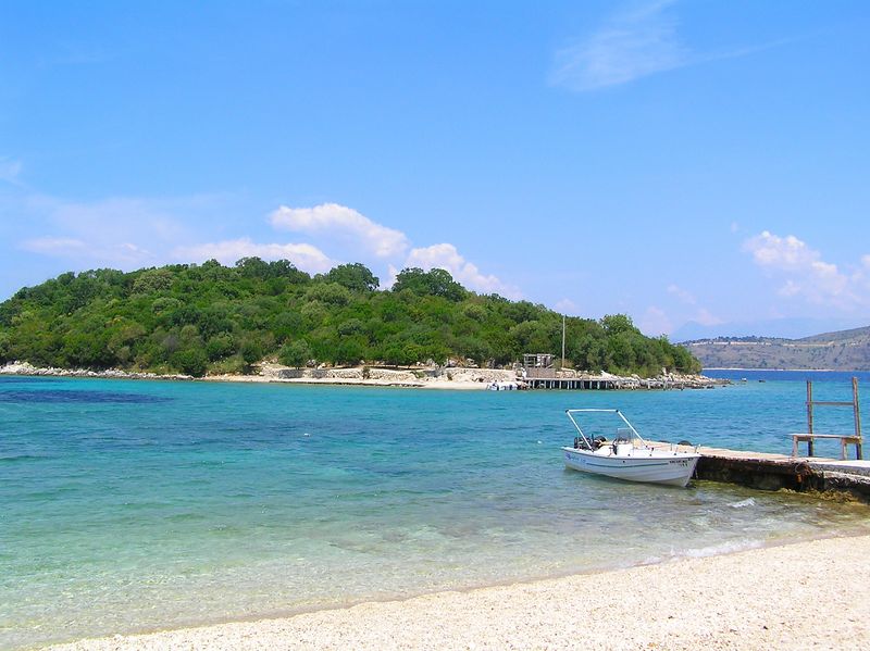 ملف:Ksamil Beach.jpg