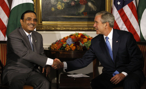 ملف:Bush and Zardari 2008-9-23.jpg