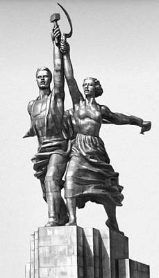 ملف:Kolkhoznitsa.jpg