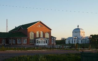 ملف:Храм и Дом культуры.jpg