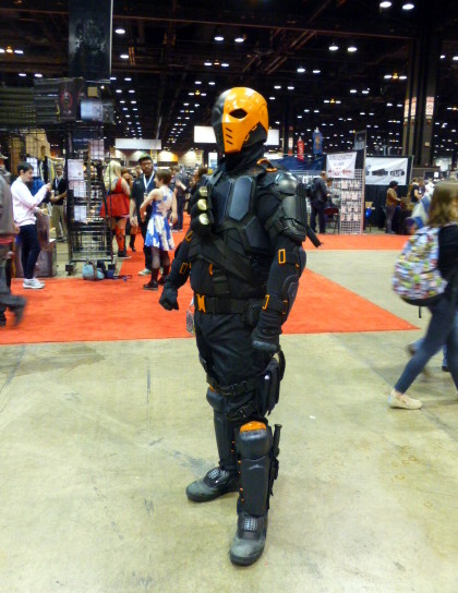 ملف:C2E2 2015 - Deathstroke (17306134175).jpg