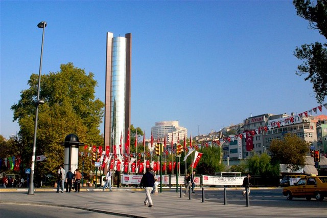 ملف:Besiktas Square.jpg