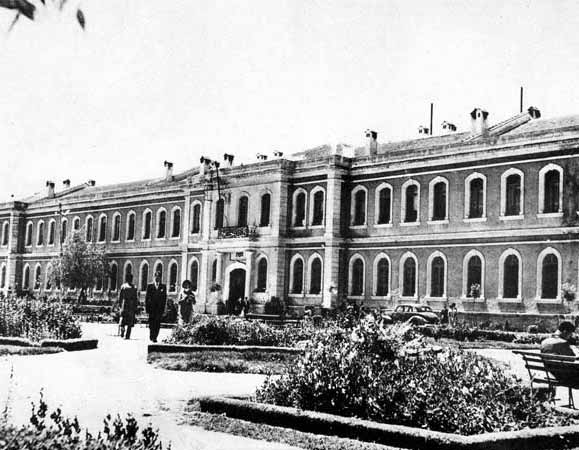 ملف:DamascusUniversity-1-.jpg
