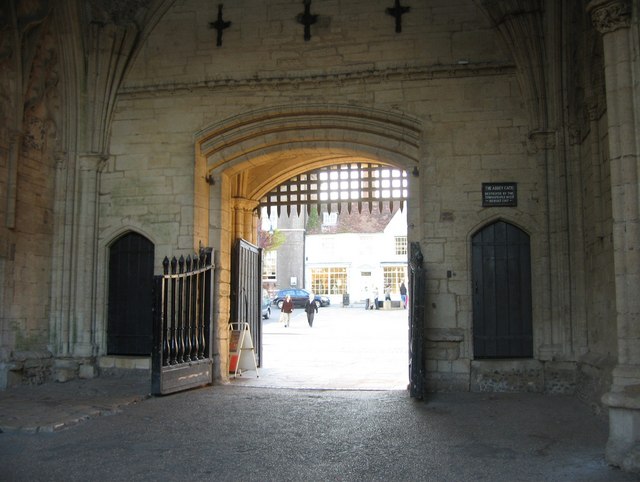 ملف:Inside Abbeygate - geograph.org.uk - 1086088.jpg