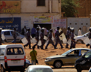 ملف:الأمن السوداني في شوارع الخرطوم 7 مارس 2011.jpg