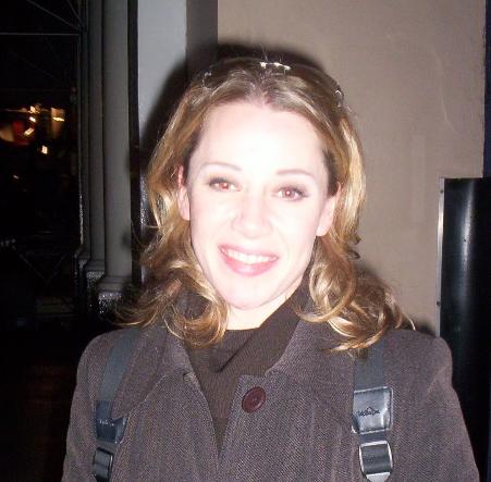 ملف:Linzi Hateley.jpg