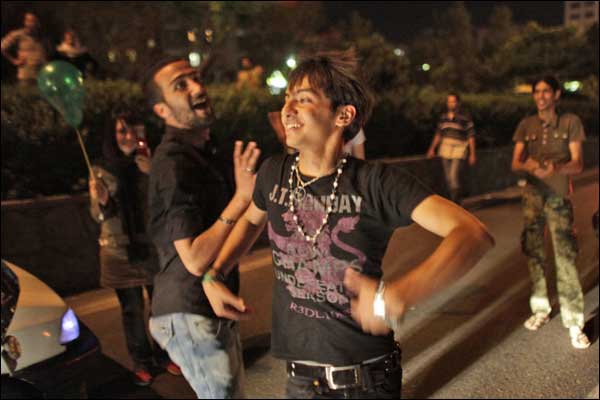 ملف:45895345 men.jpg