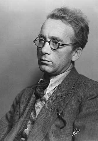 ملف:Aksel Sandemose 1934.jpg