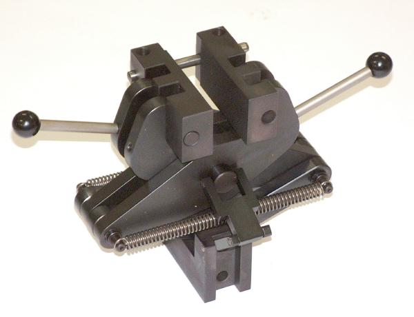 ملف:TH11-50kN-pincer-grip.jpg