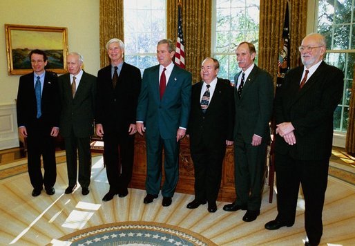 ملف:Bush6NobelLaureates.jpg