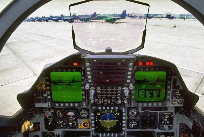ملف:F-15e cockpit.jpg