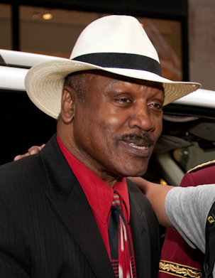 ملف:Joe Frazier 2010.jpg