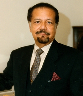 أحمد زكي يماني.jpg