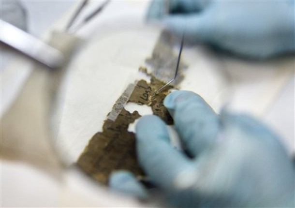 ملف:Dead Sea Scrolls4.jpg