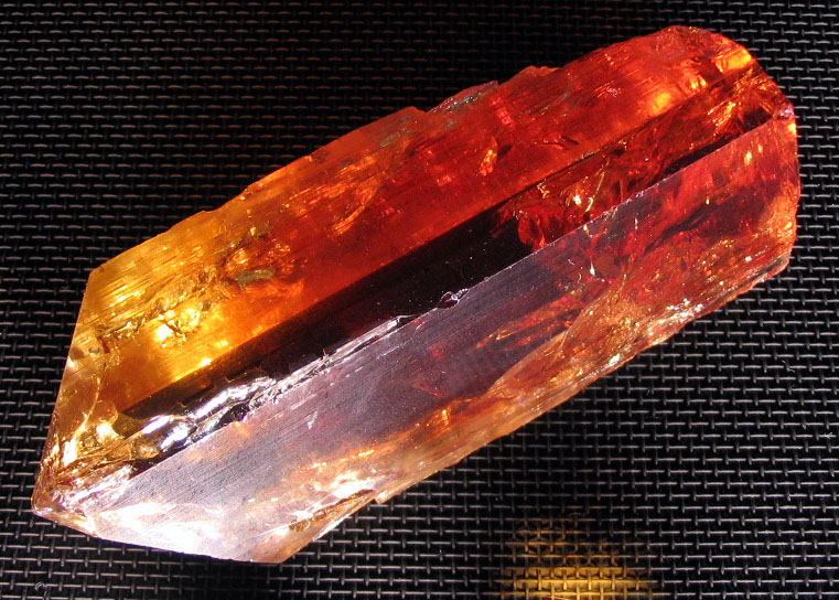 ملف:Topaz red.jpg