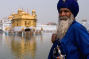 ملف:Sikh.man.at.the.Golden.Temple.jpg