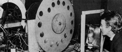 ملف:John Logie Baird, Apparatus.jpg