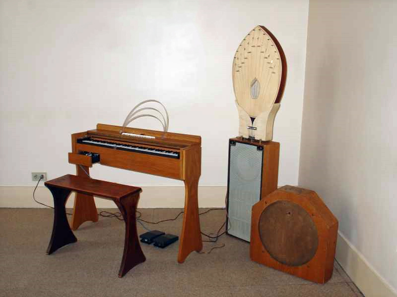ملف:Ondes martenot.jpg