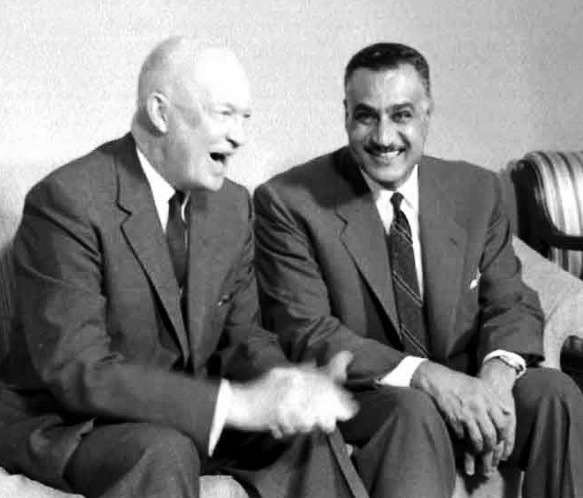 ملف:Dwight Eisenhower and Gamal Abdel Nasser chilling in New York in 1960.png