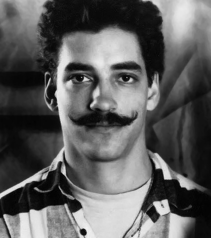 ملف:Greg Norton (cropped from Husker Du publicity photo).jpg