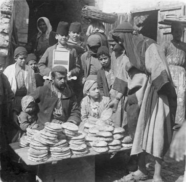 ملف:DamascusSyrianBreadseller.jpg